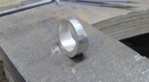 Bague limée